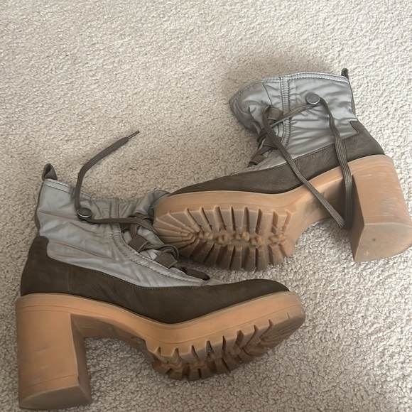 “Dolce Vita- Celida Platform Boots” - Picture 5 of 10